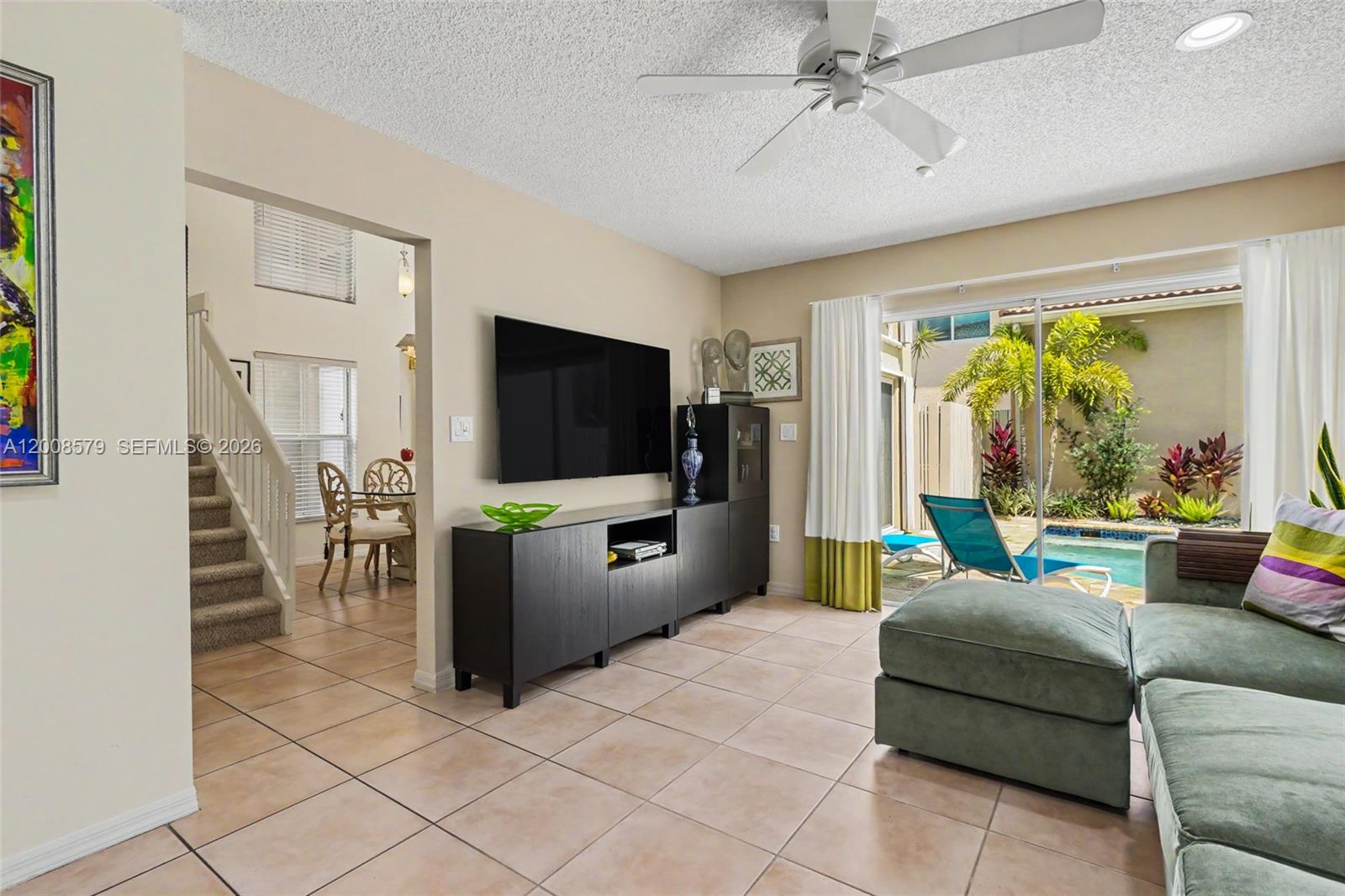 1125 Queen Palm Court