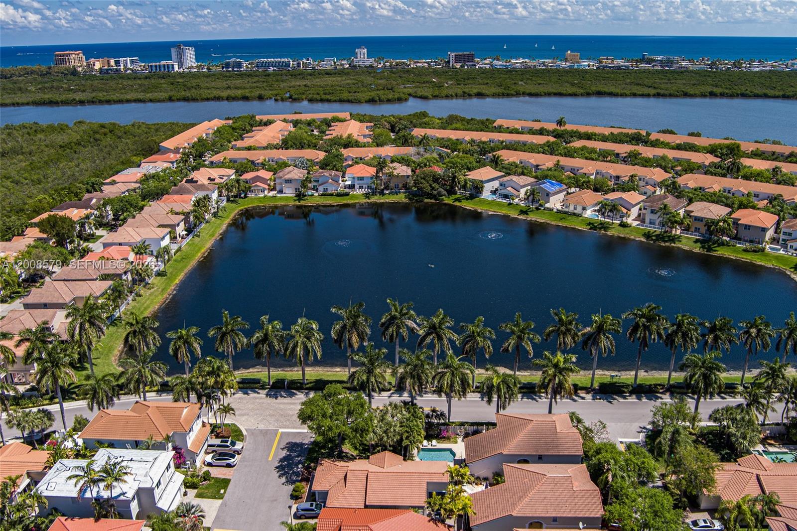1125 Queen Palm Court