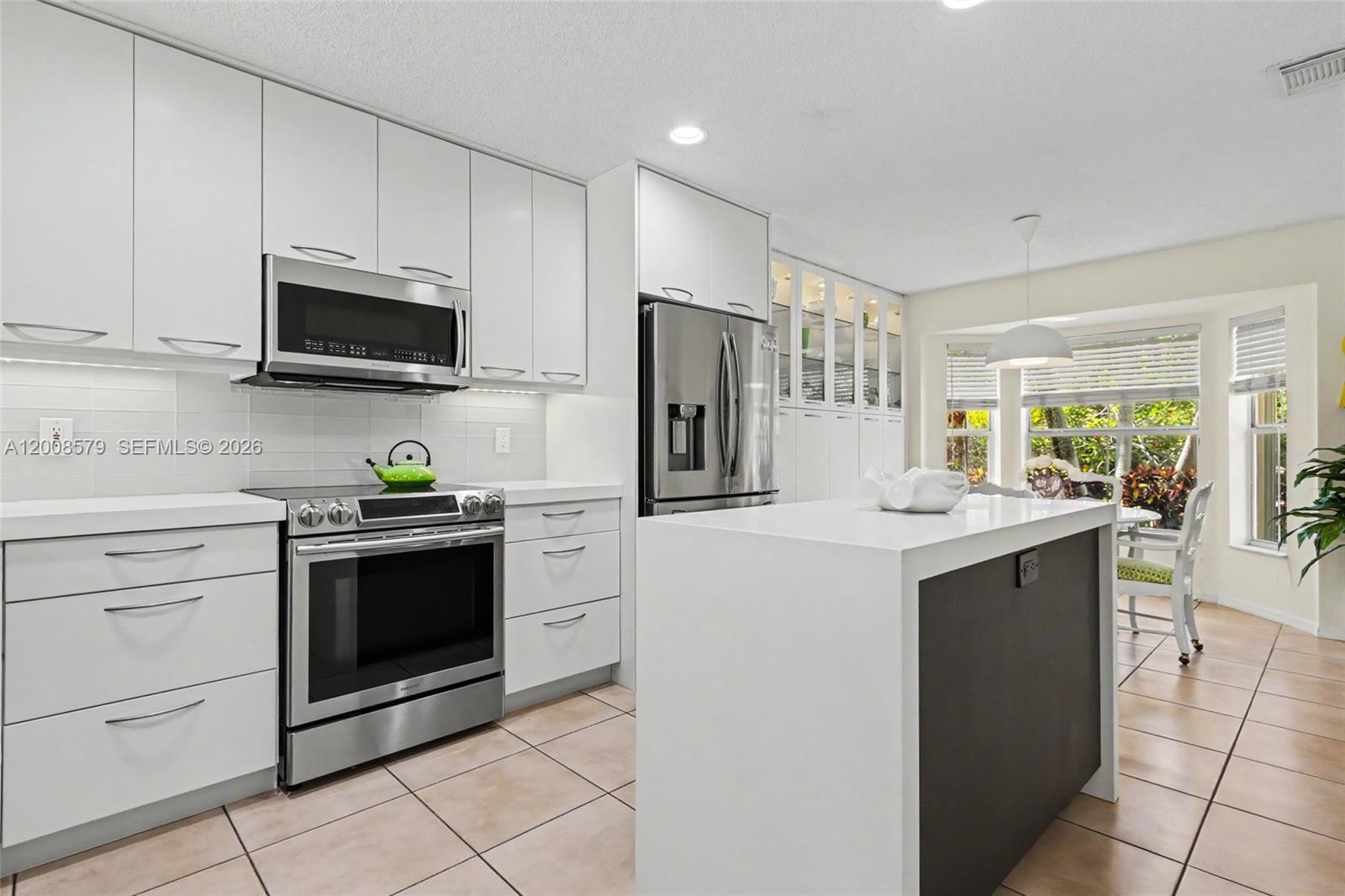 1125 Queen Palm Court