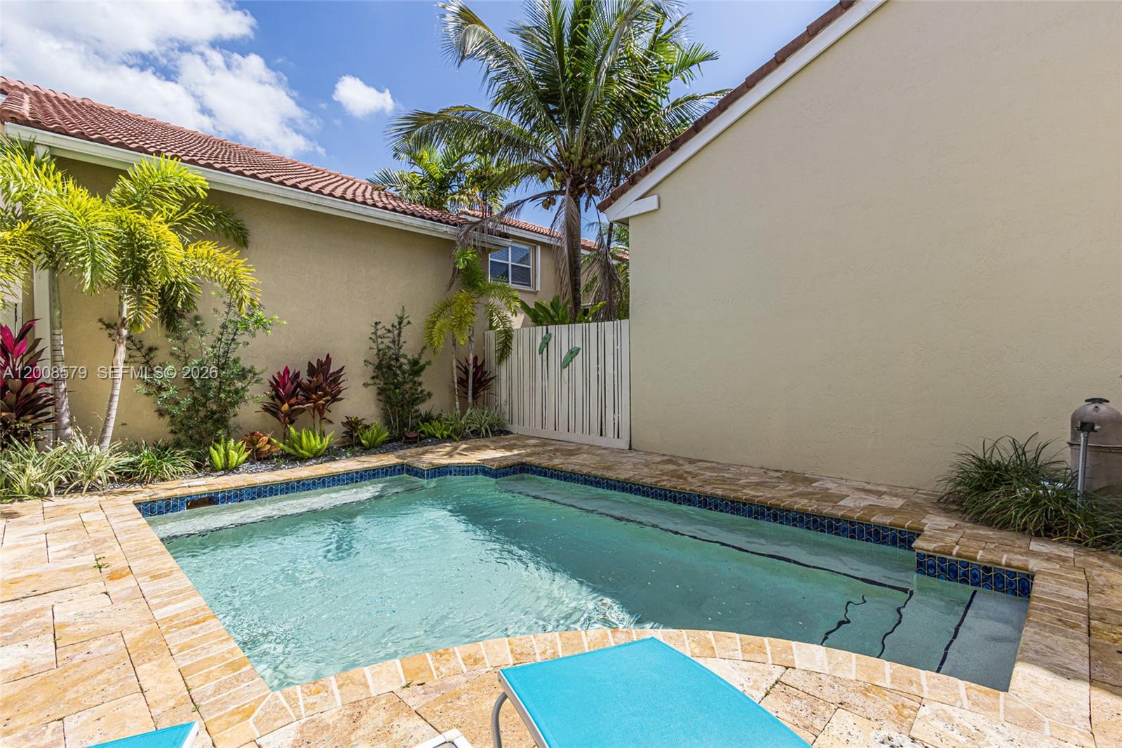1125 Queen Palm Court