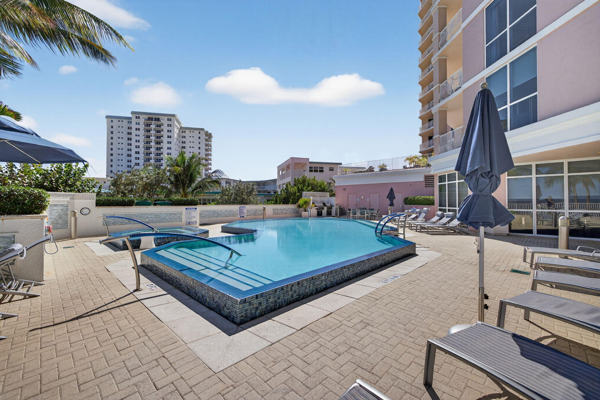1460 S Ocean Blvd 701, Lauderdale-By-The-Sea Unit: 701