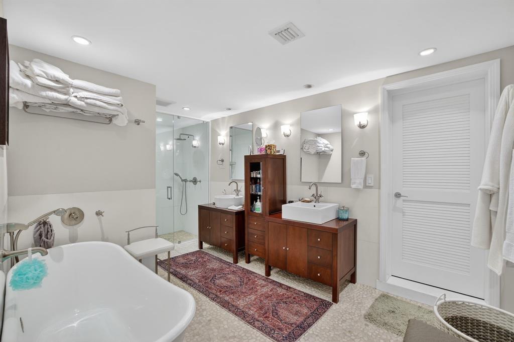 210 Washingtonia Ave, Lauderdale-By-The-Sea