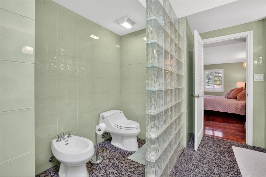 210 Washingtonia Ave, Lauderdale-By-The-Sea