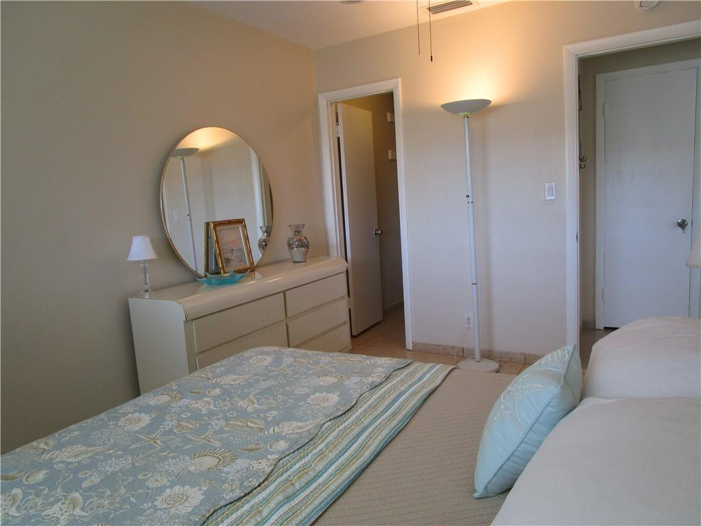 2000 NE 51st Court 201