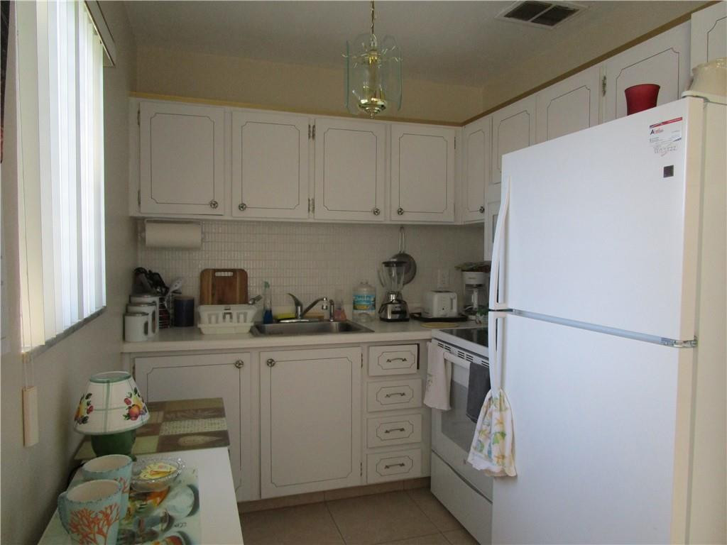 2000 NE 51st Court 201