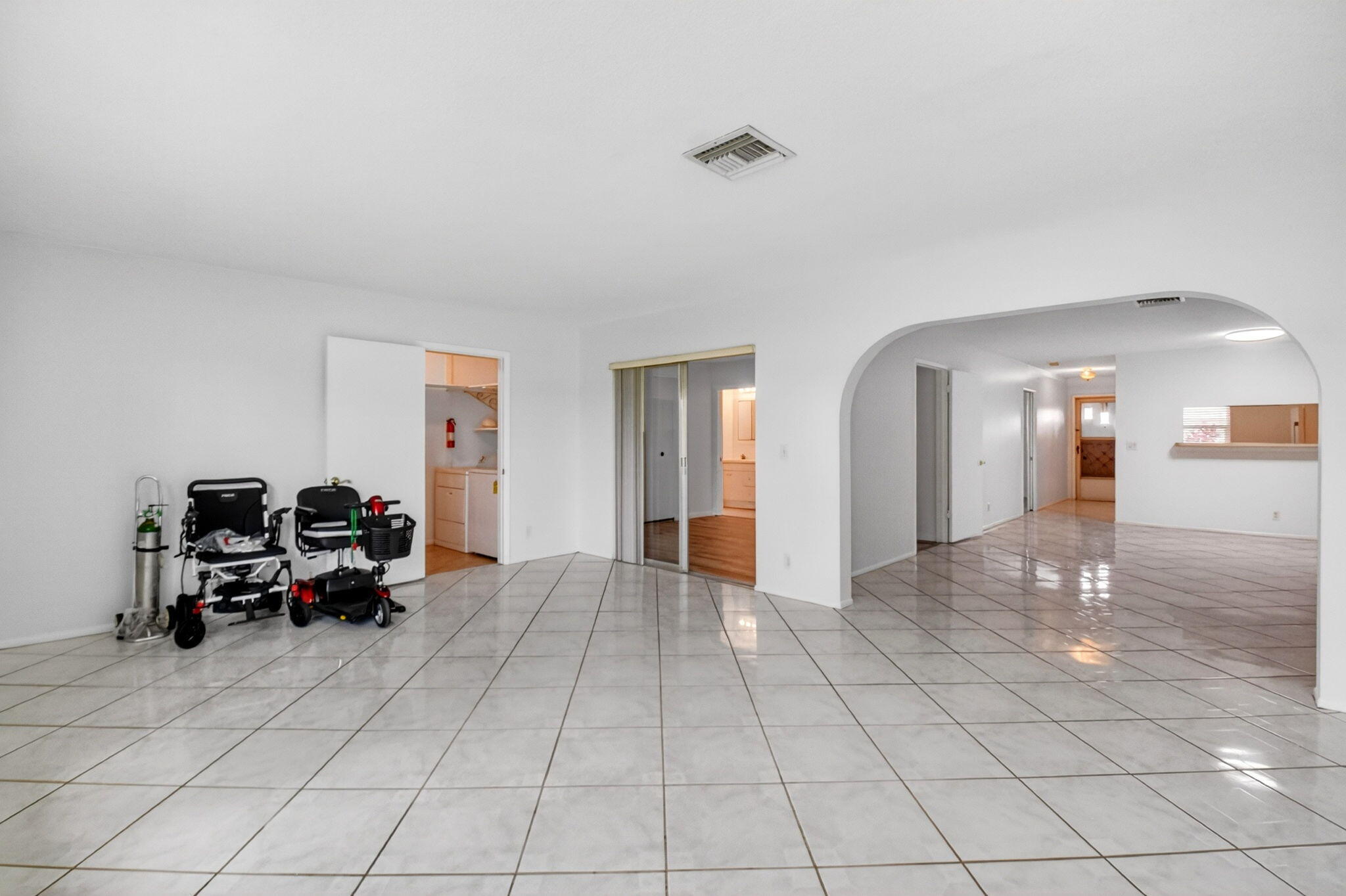 2886 E Fernley Dr Drive E 9