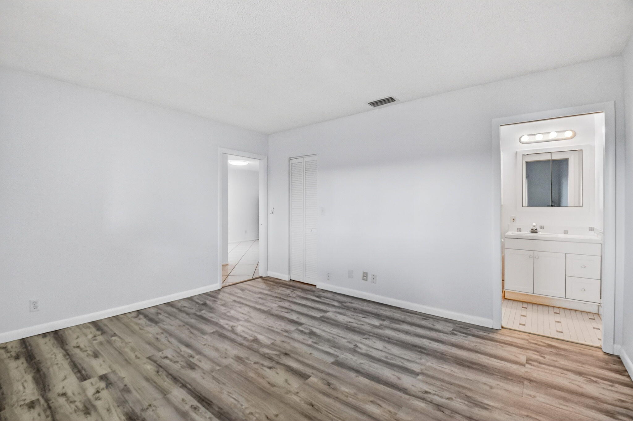 2886 E Fernley Dr Drive E 9