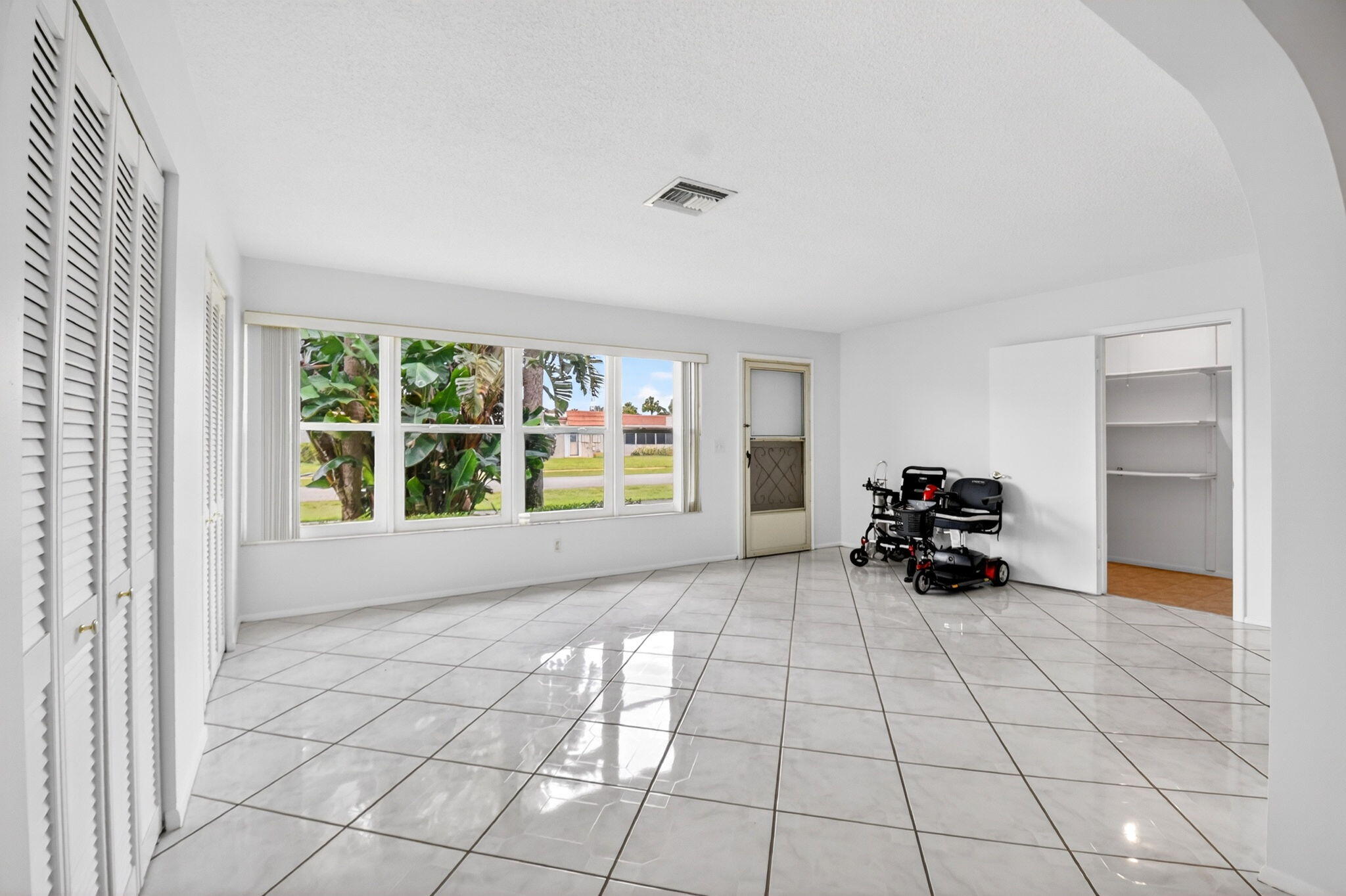 2886 E Fernley Dr Drive E 9
