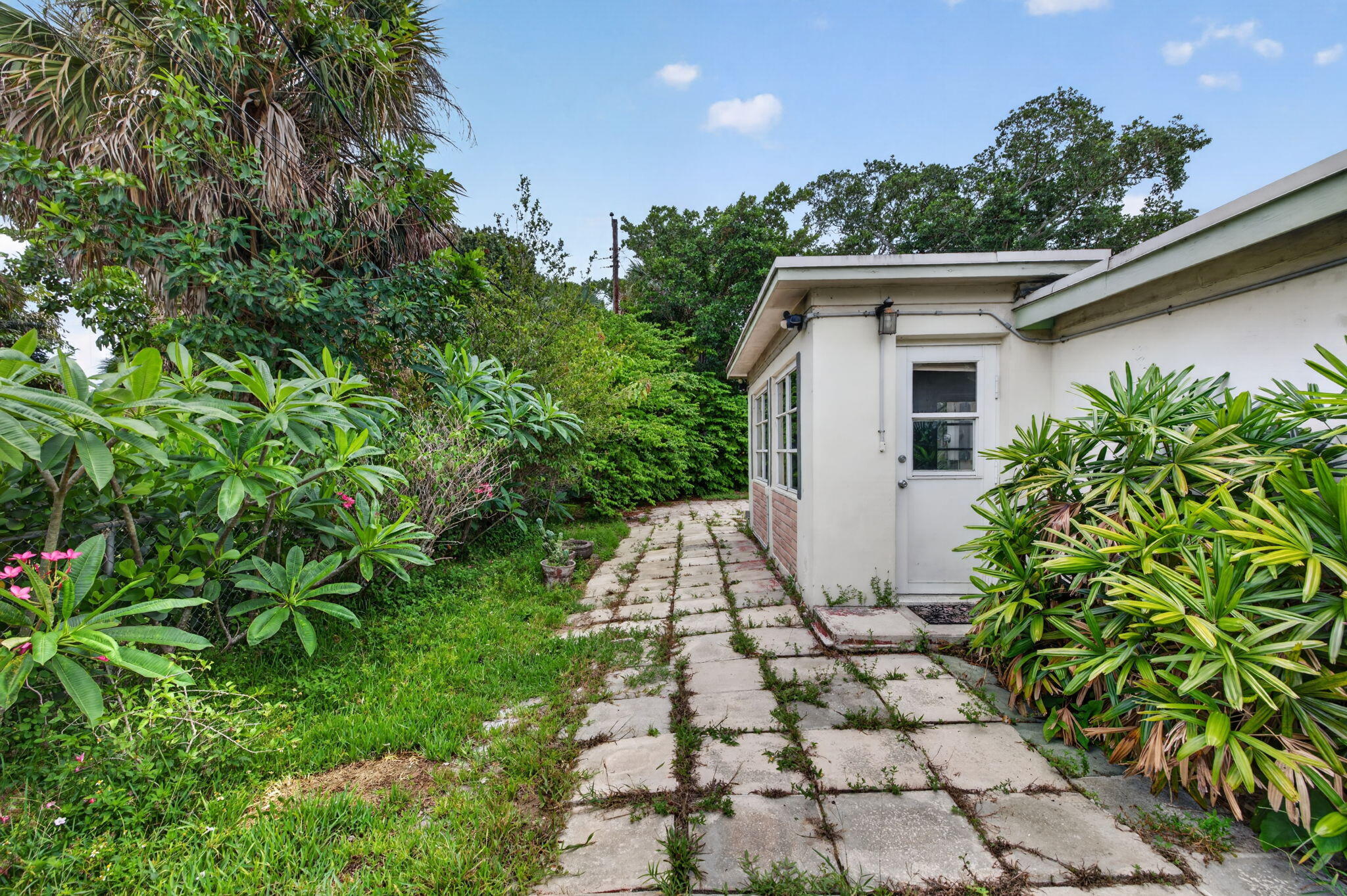 841 SW 18th Court