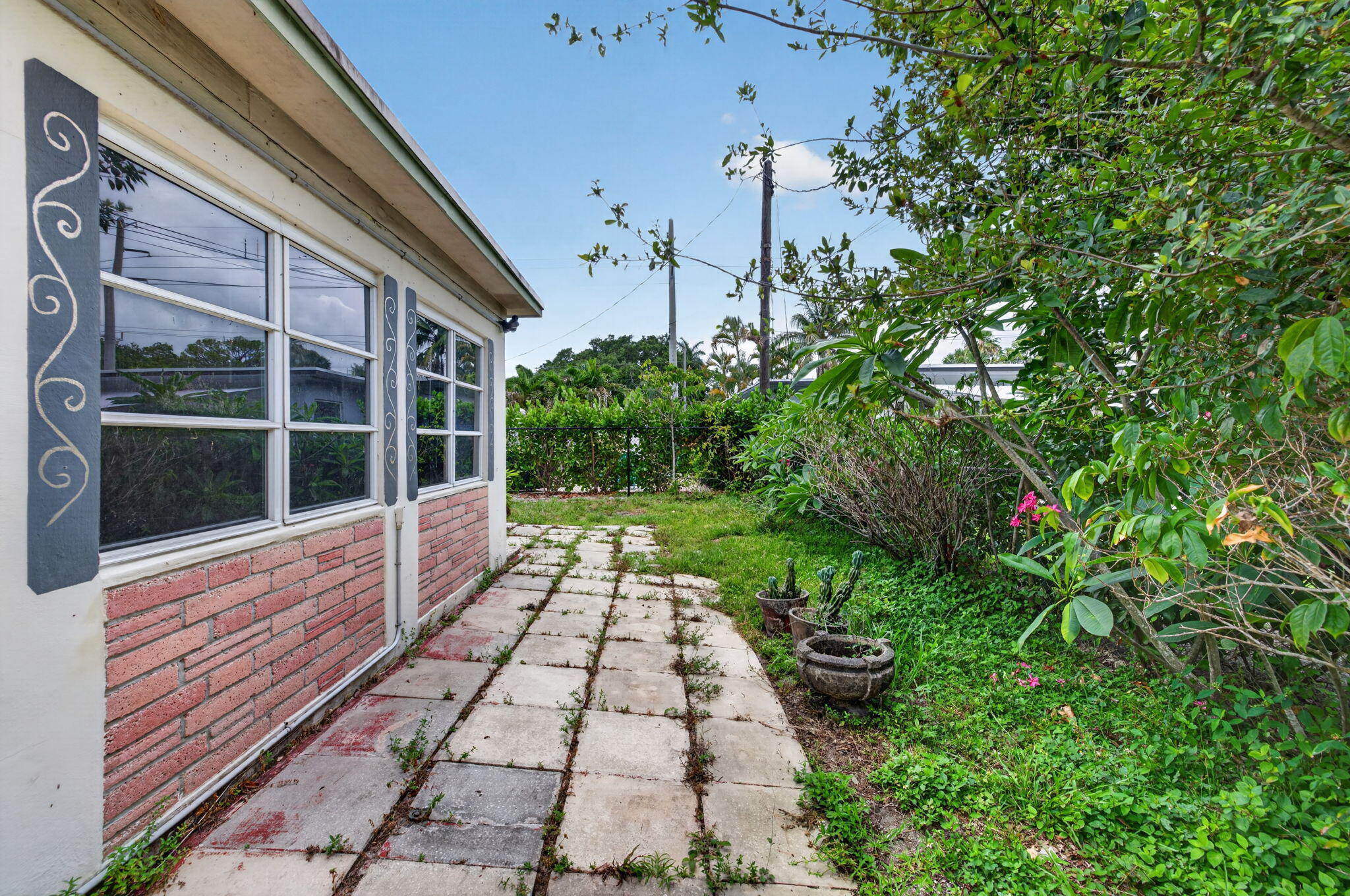 841 SW 18th Court