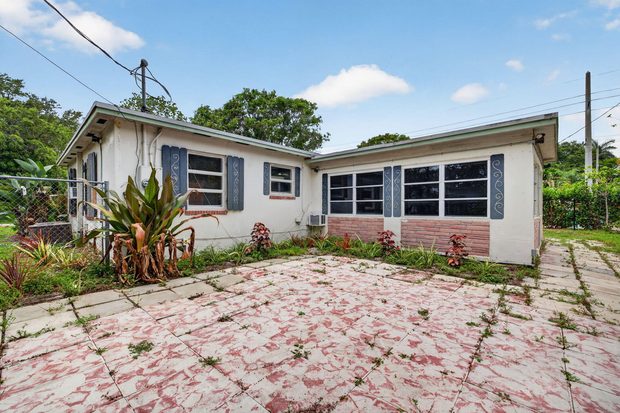 841 SW 18th Court