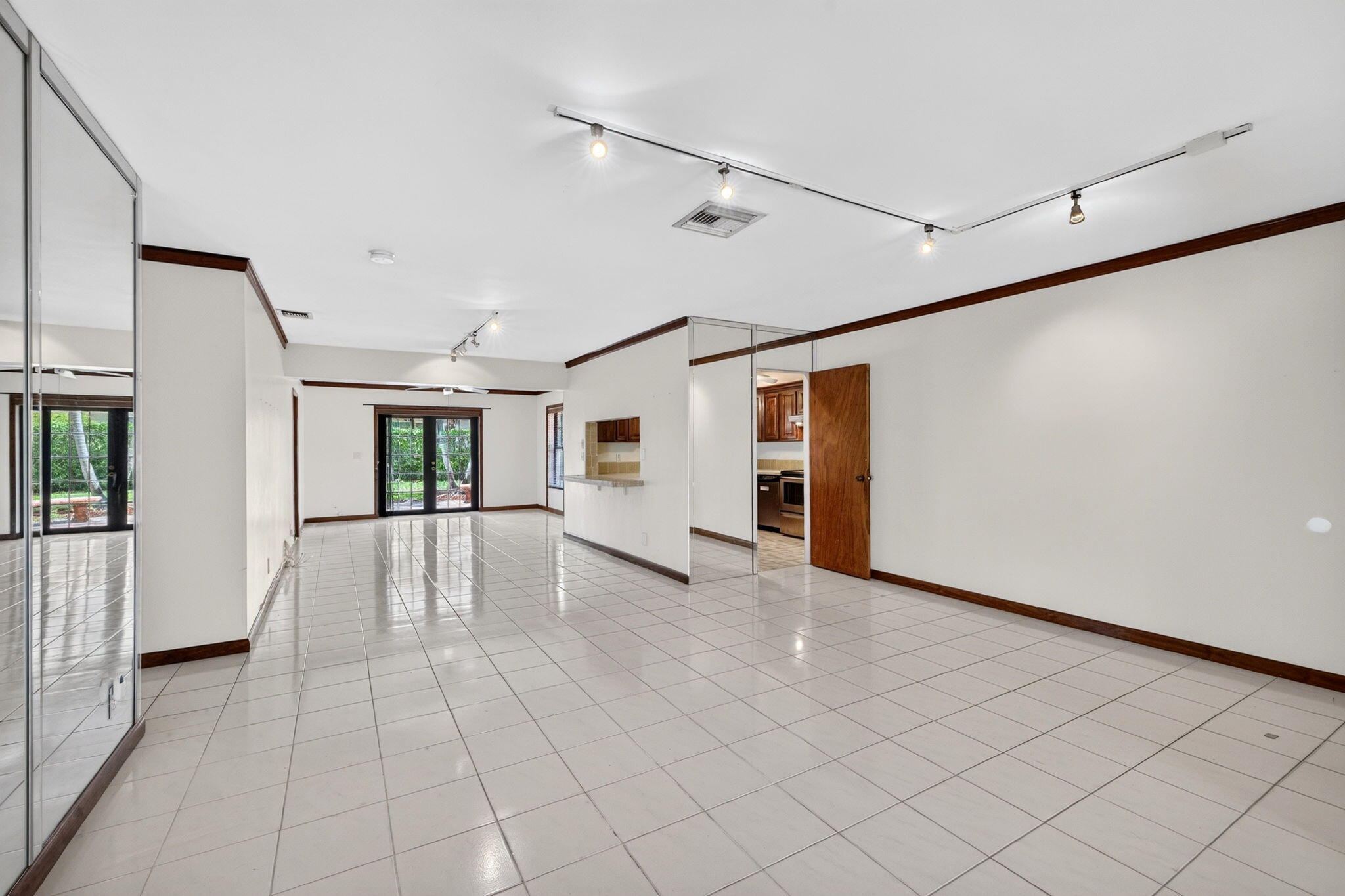 2060 Tropic Isle, Lauderdale-By-The-Sea