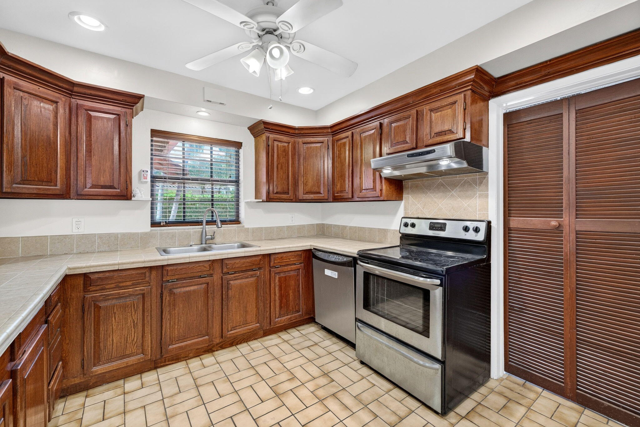 2060 Tropic Isle, Lauderdale-By-The-Sea