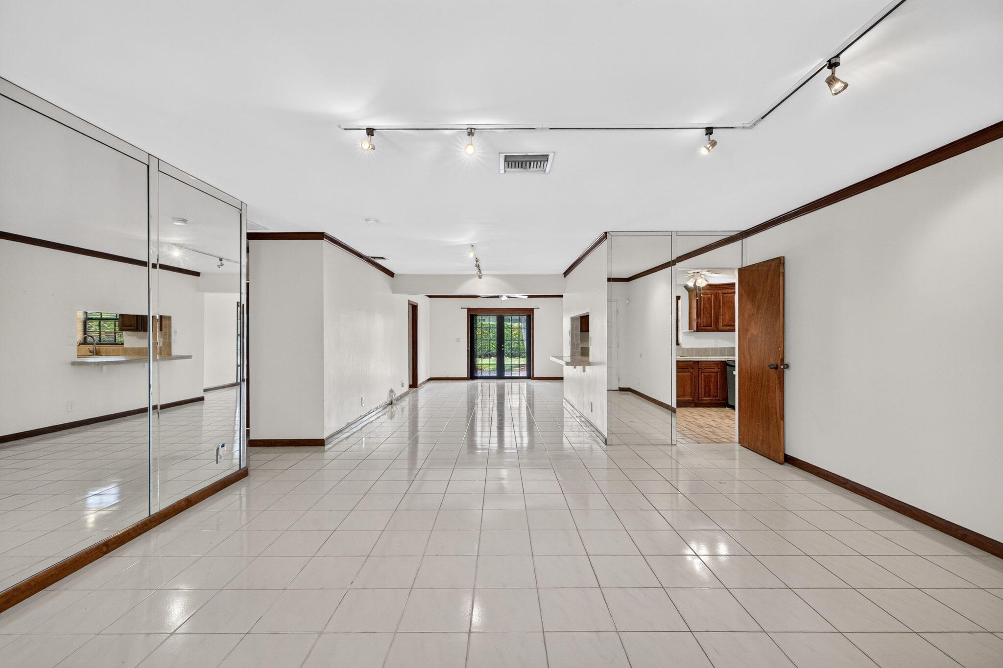 2060 Tropic Isle, Lauderdale-By-The-Sea