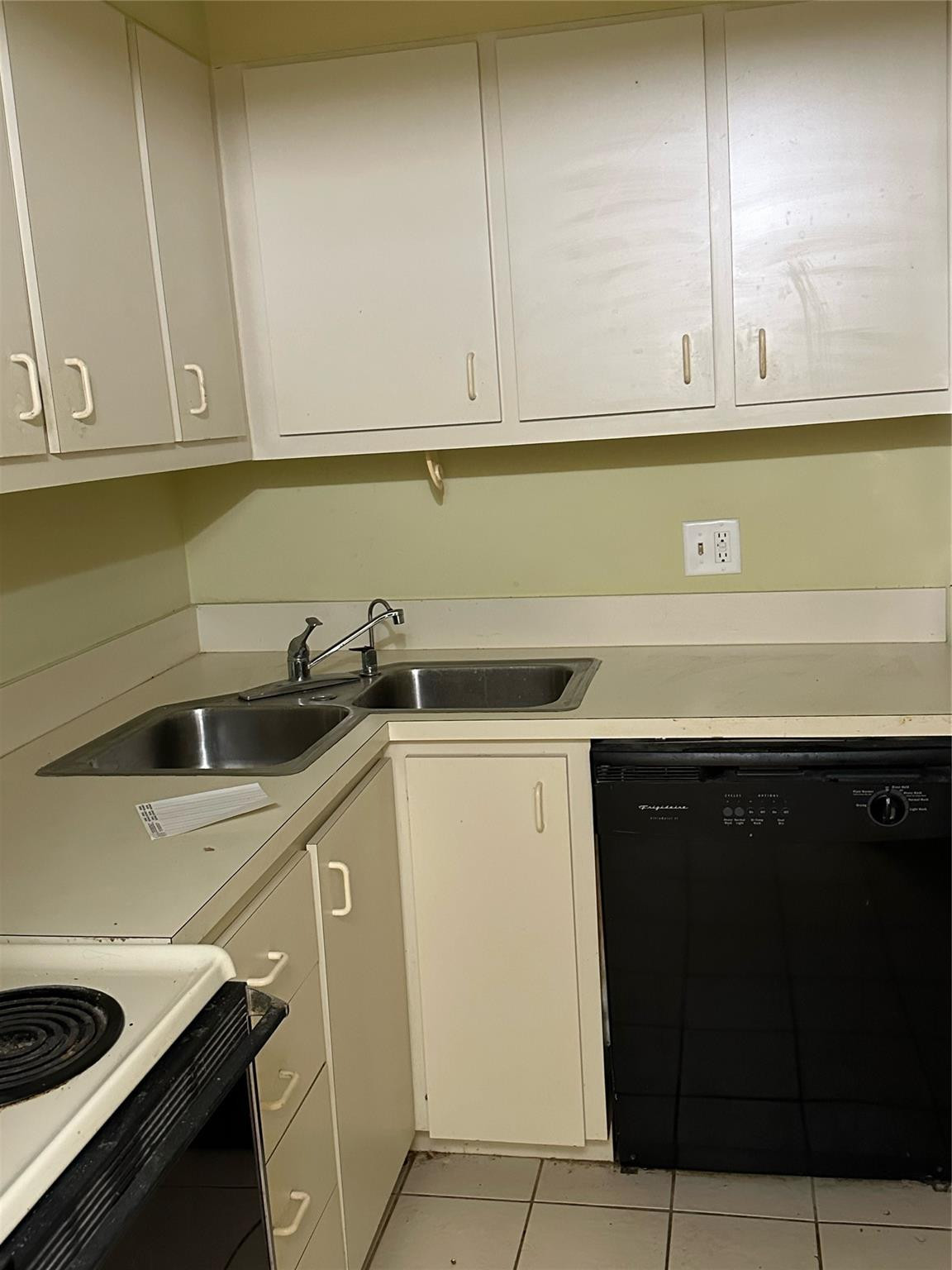 424 N Riverside Dr Unit: 104