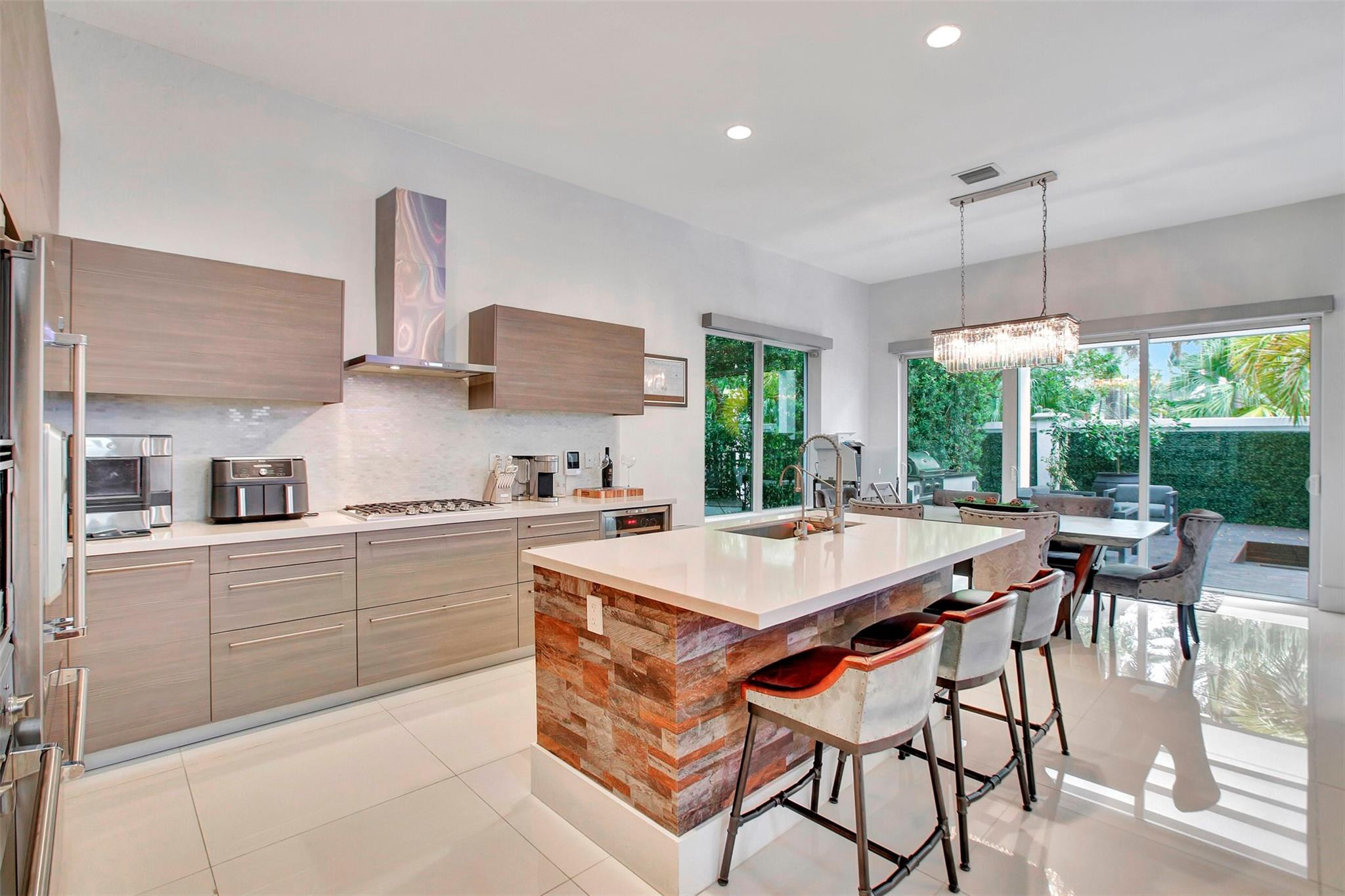 18935 S Atlantic Blvd