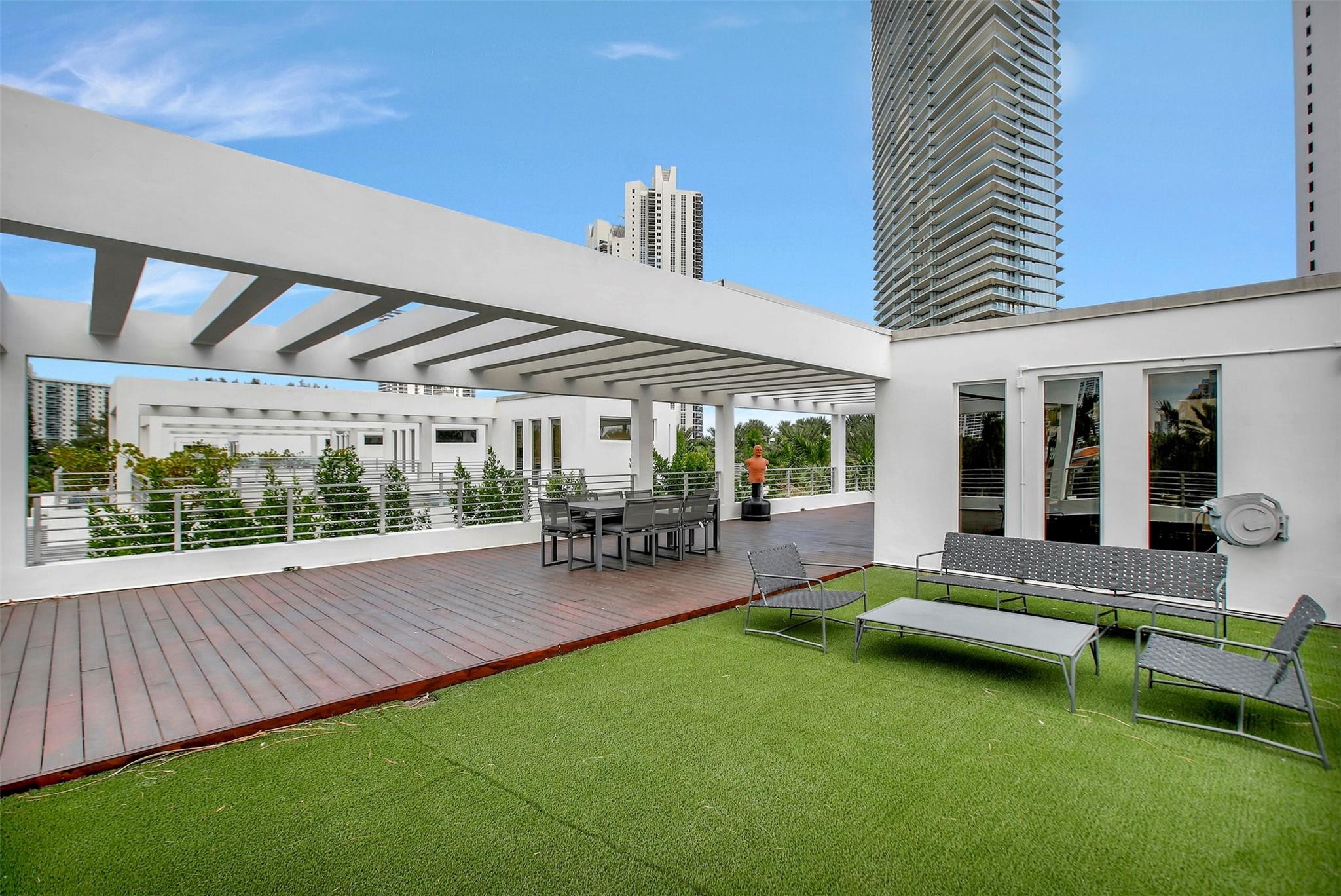 18935 S Atlantic Blvd