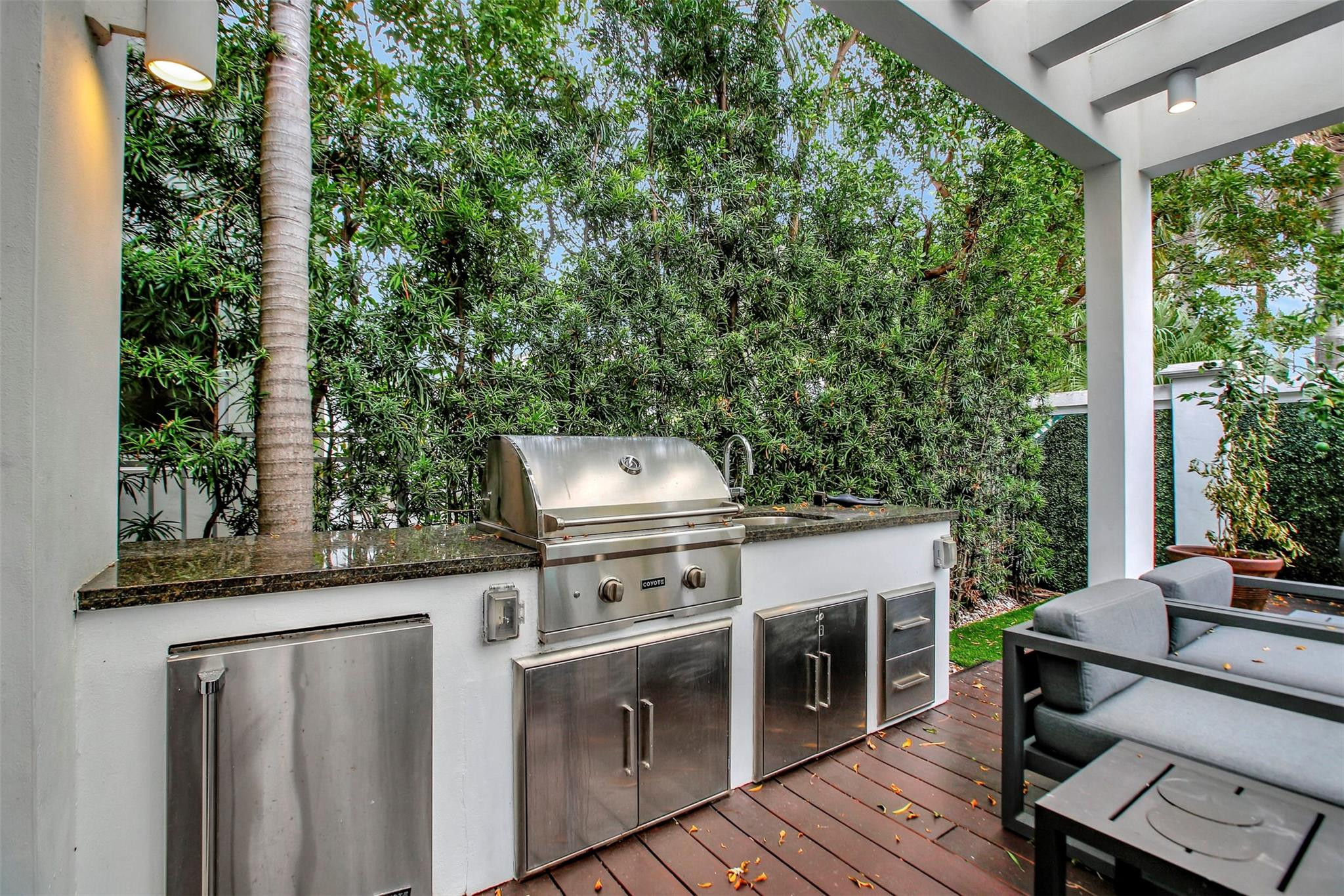 18935 S Atlantic Blvd