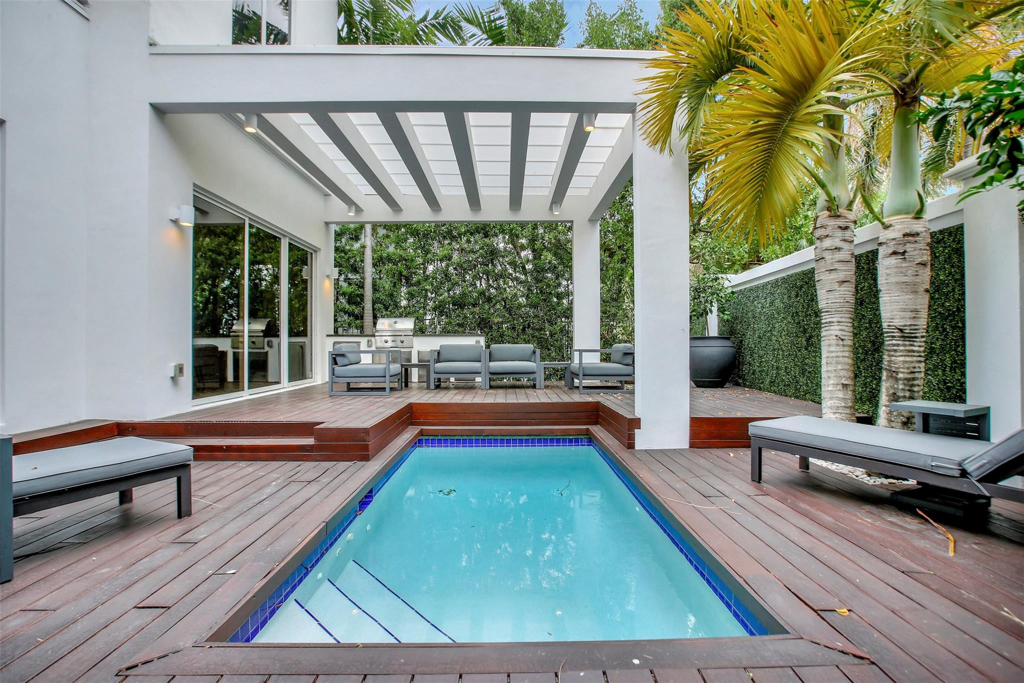 18935 S Atlantic Blvd