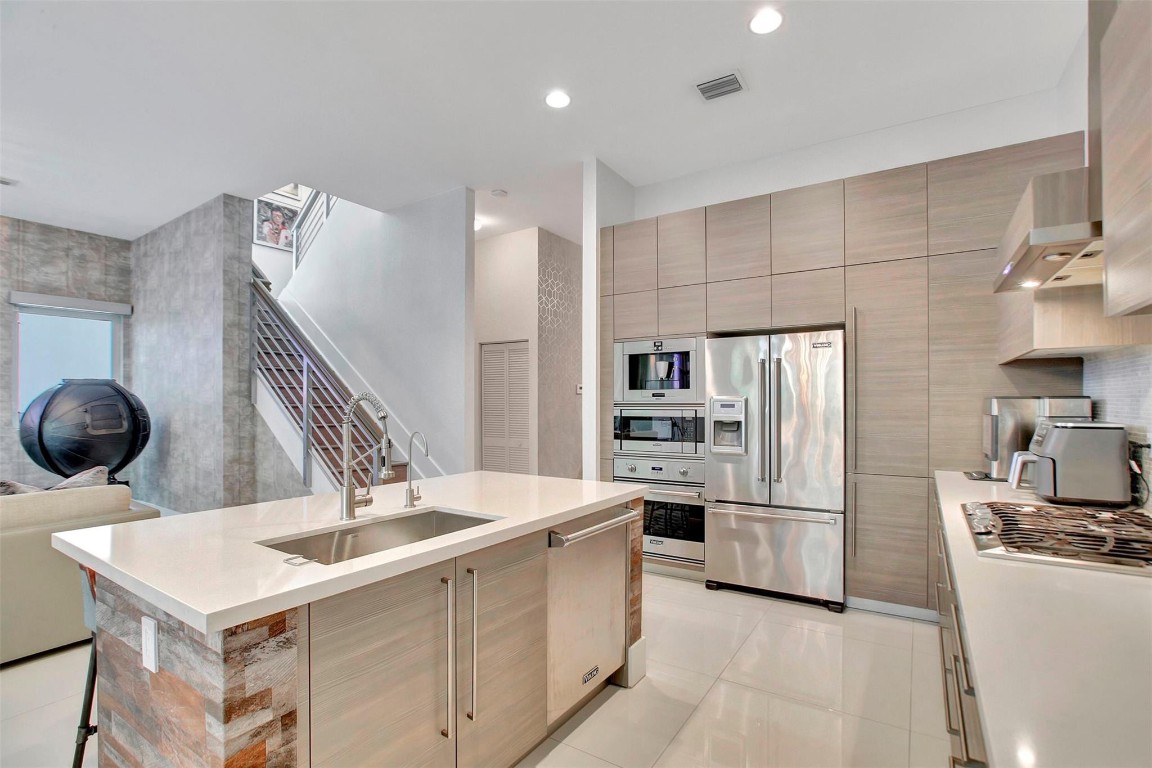 18935 S Atlantic Blvd