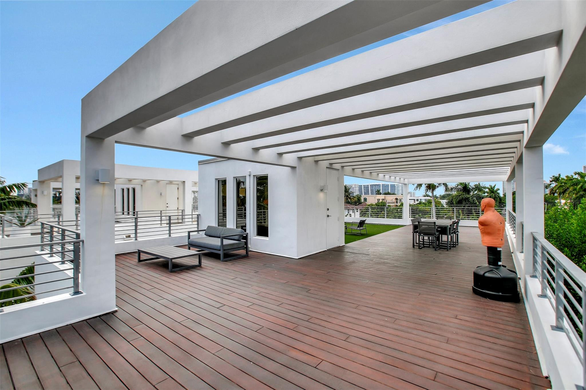 18935 S Atlantic Blvd