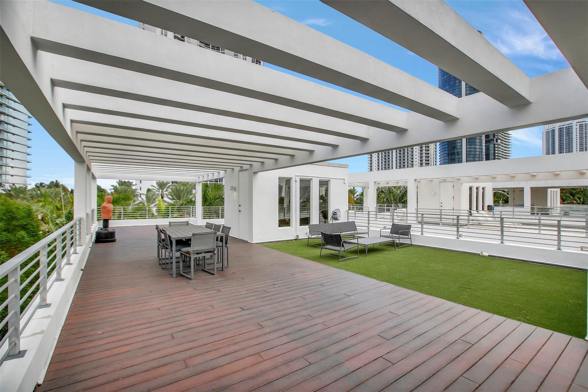 18935 S Atlantic Blvd