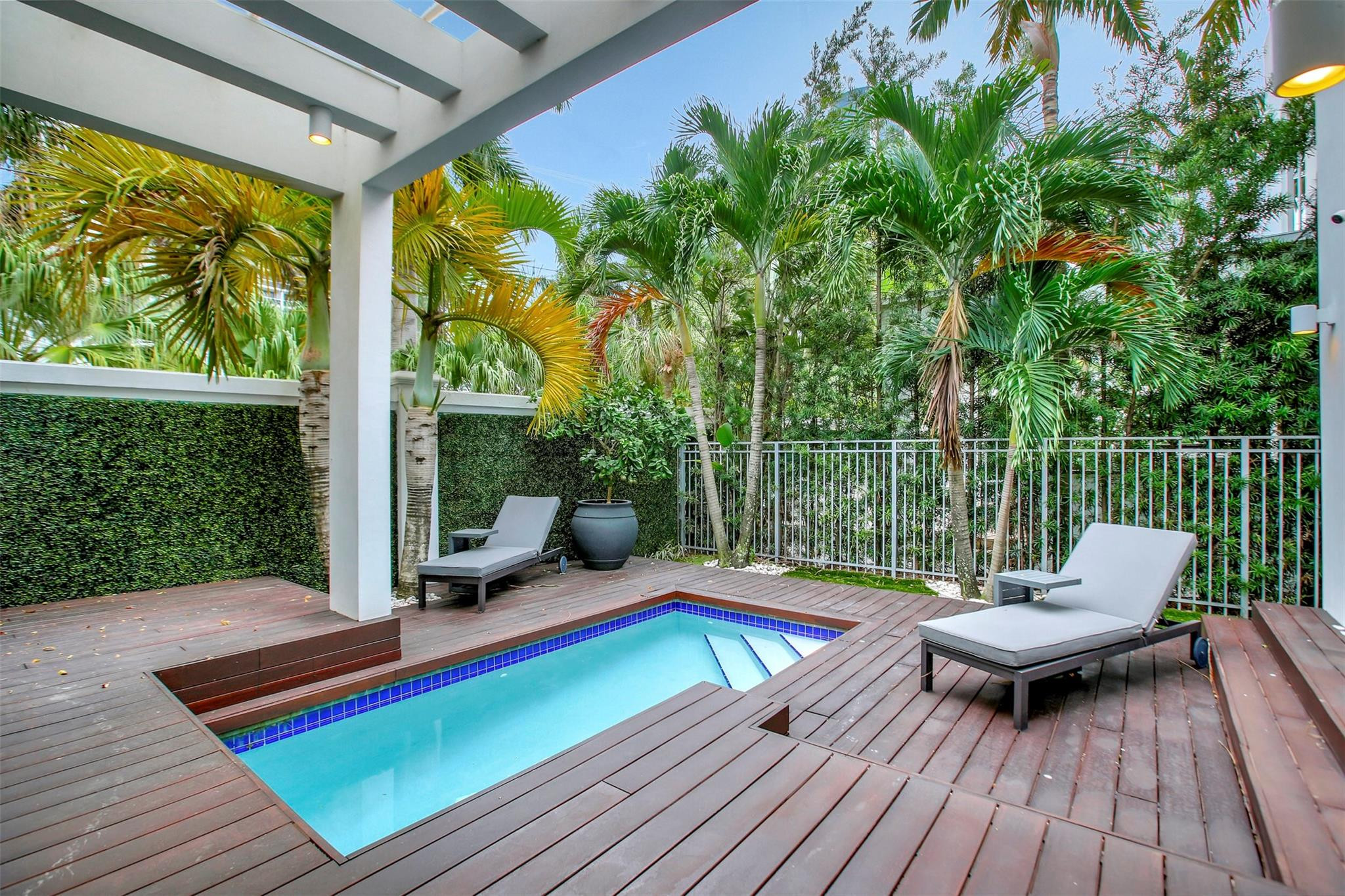 18935 S Atlantic Blvd