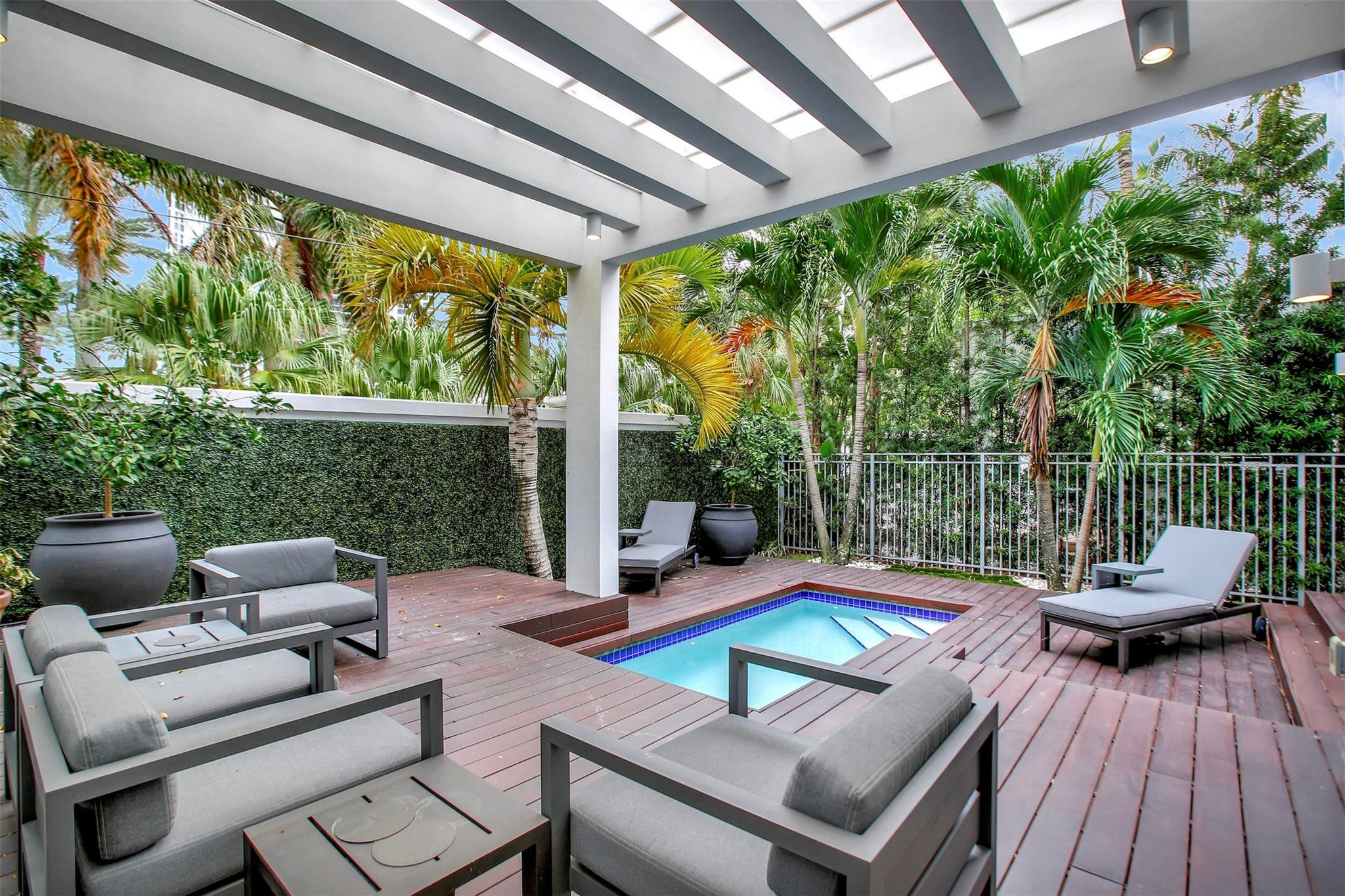 18935 S Atlantic Blvd