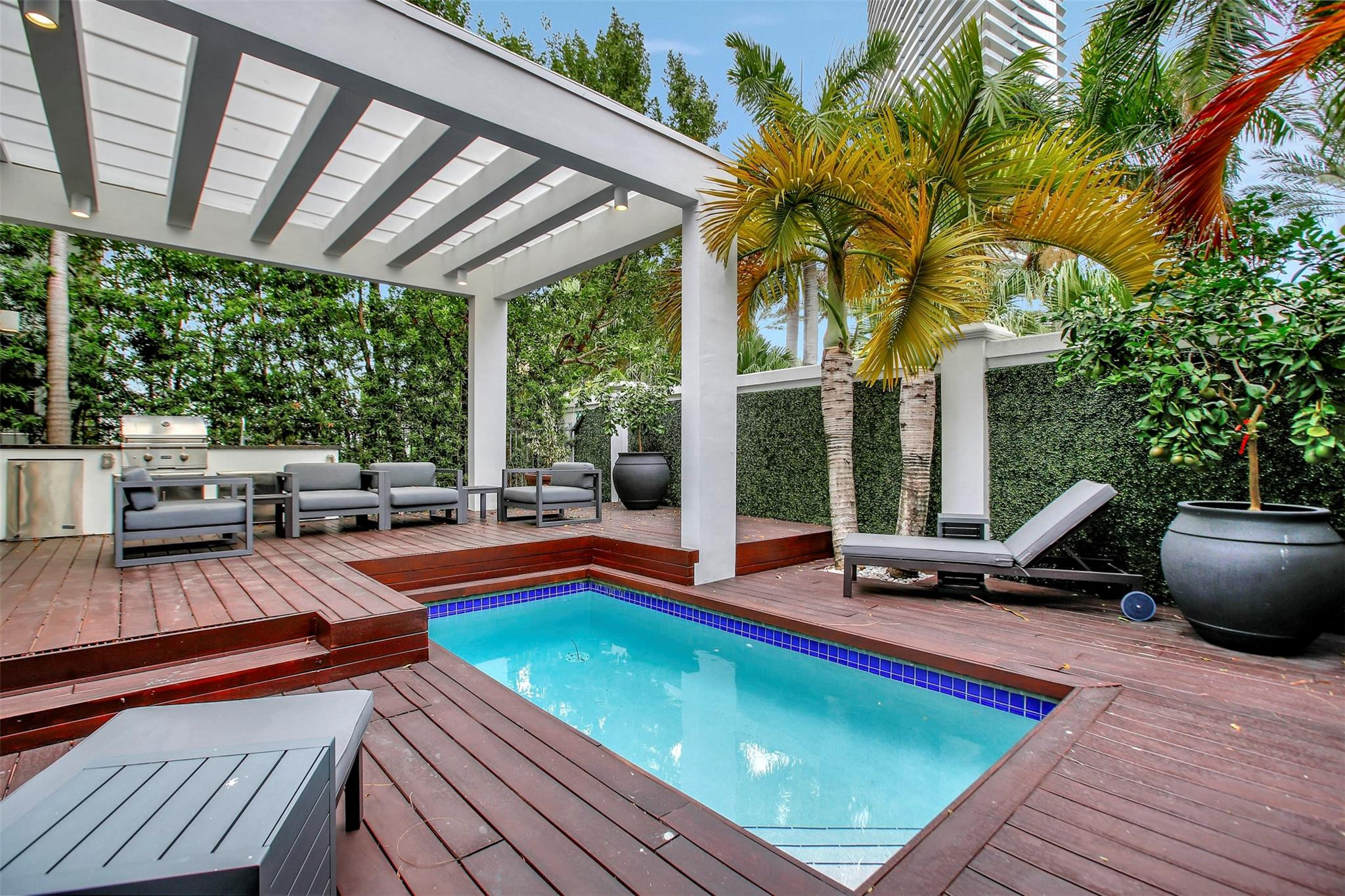 18935 S Atlantic Blvd