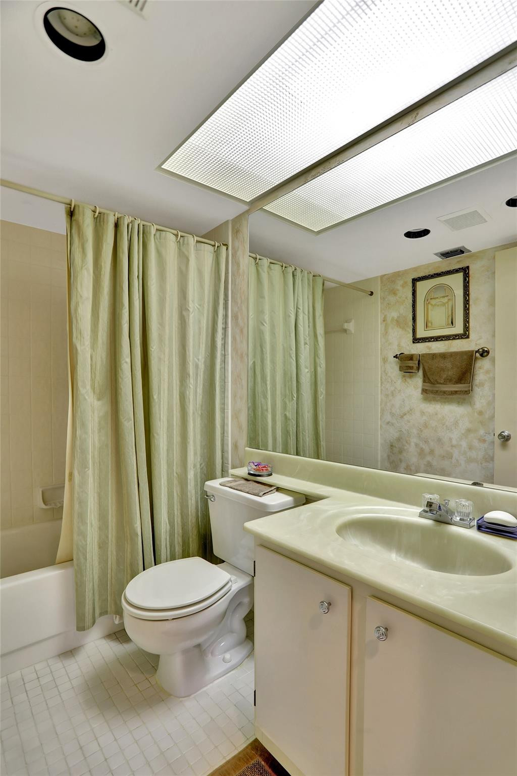 1503 Cayman Way Unit: B4