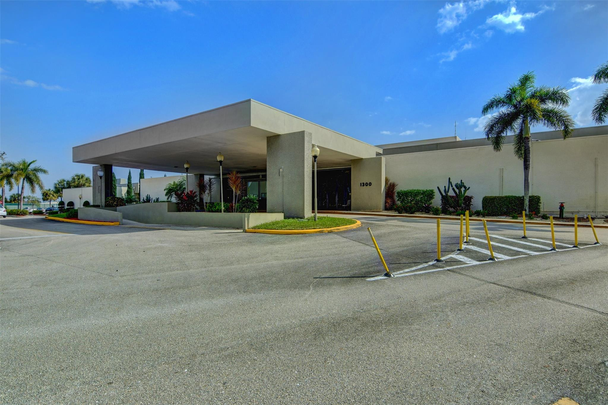 1503 Cayman Way Unit: B4