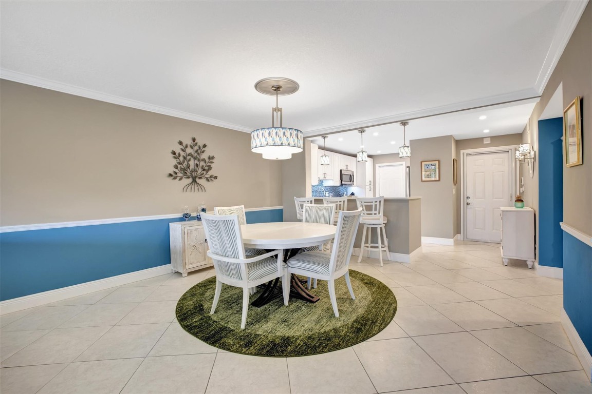 3111 NE 51st St Unit: 103