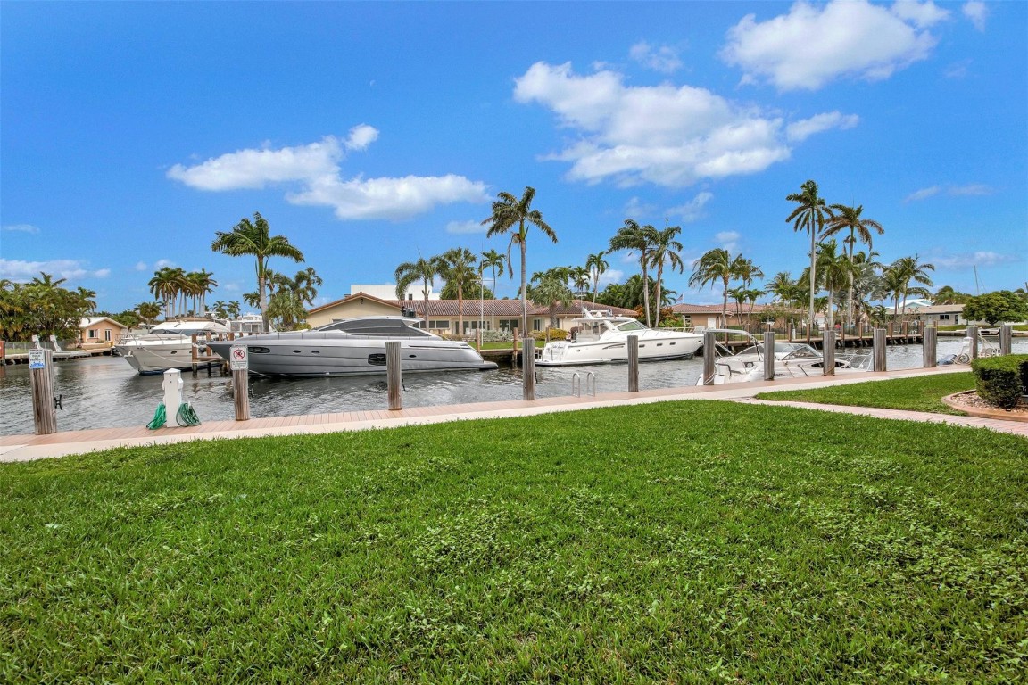 3111 NE 51st St Unit: 103