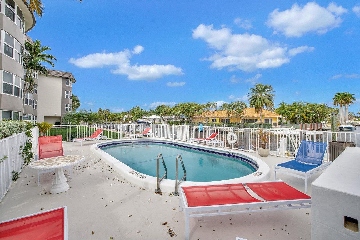 3111 NE 51st St Unit: 103