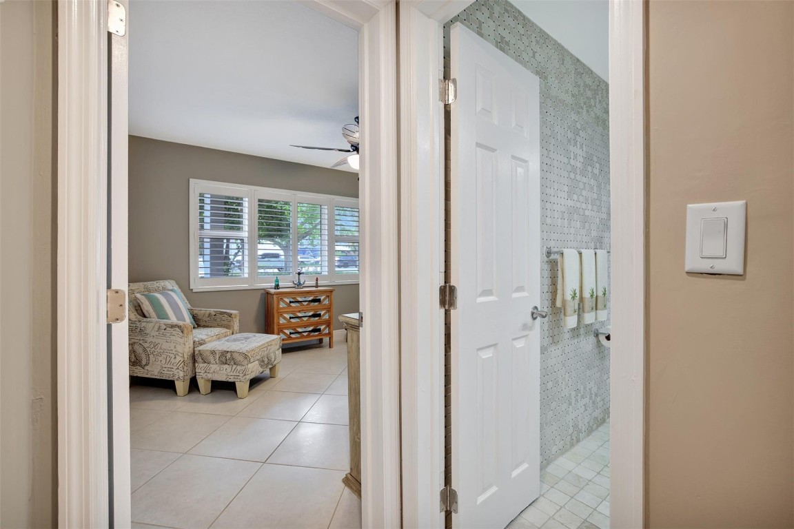 3111 NE 51st St Unit: 103