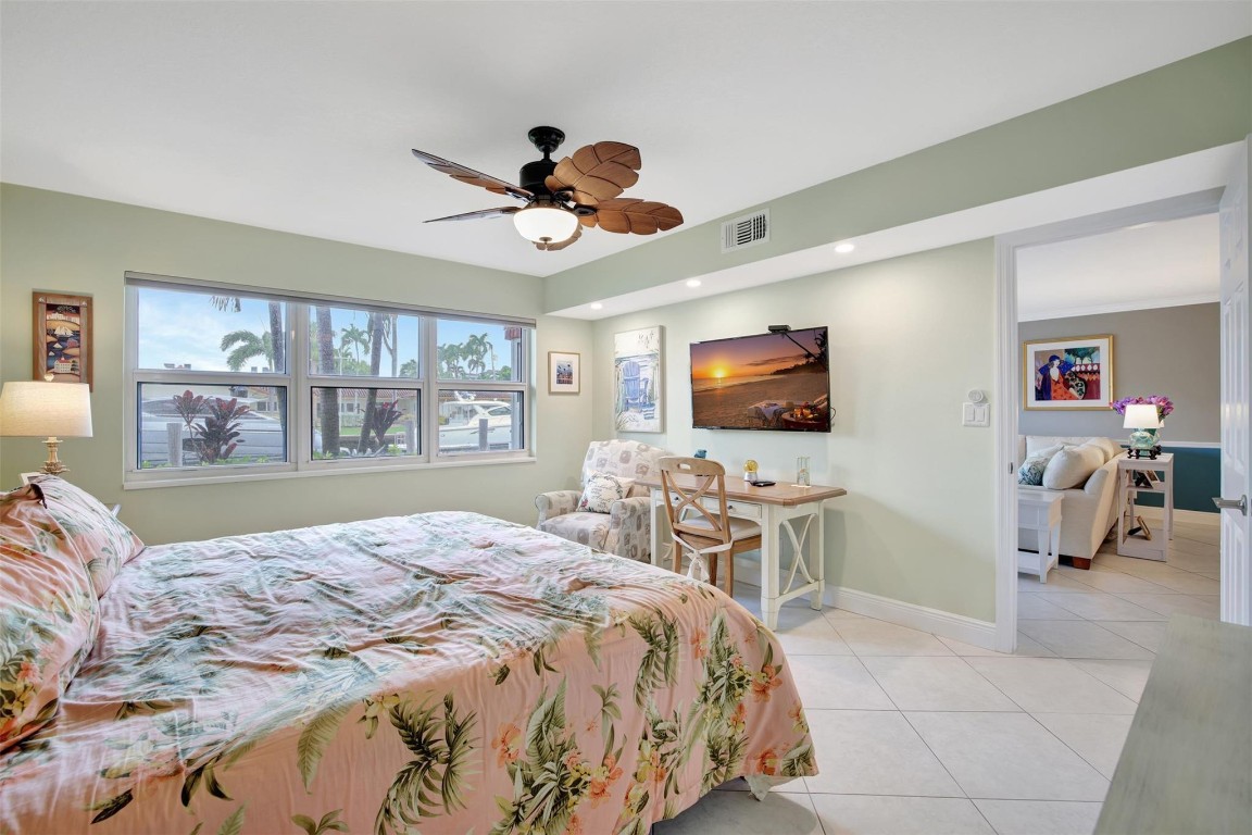 3111 NE 51st St Unit: 103