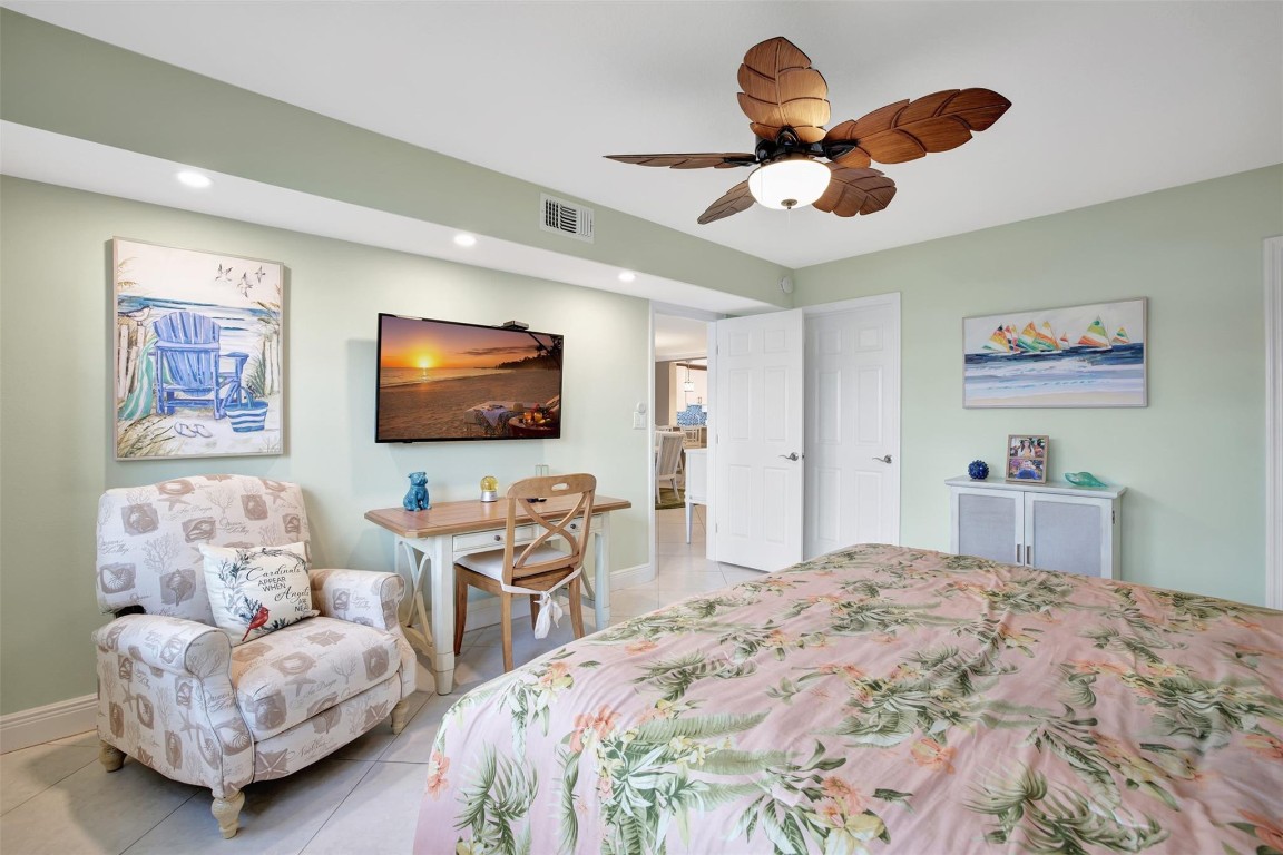 3111 NE 51st St Unit: 103