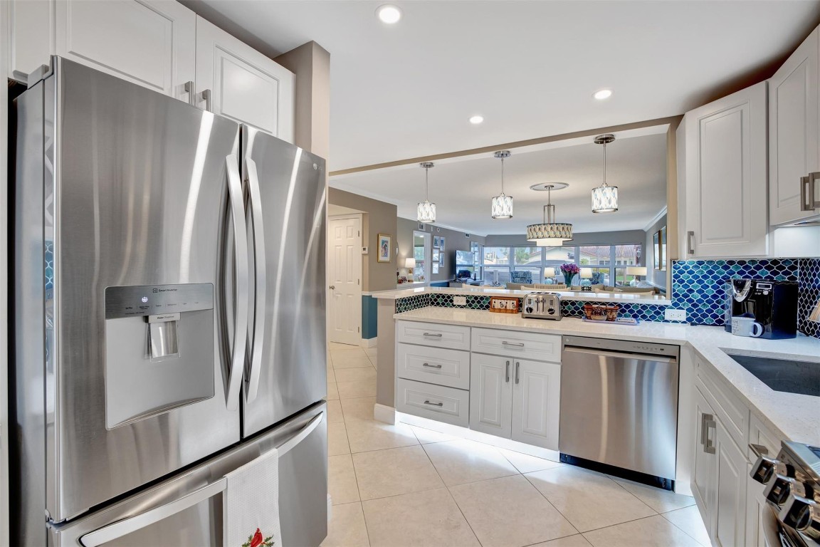 3111 NE 51st St Unit: 103