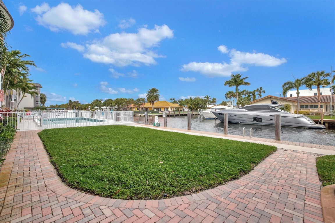 3111 NE 51st St Unit: 103