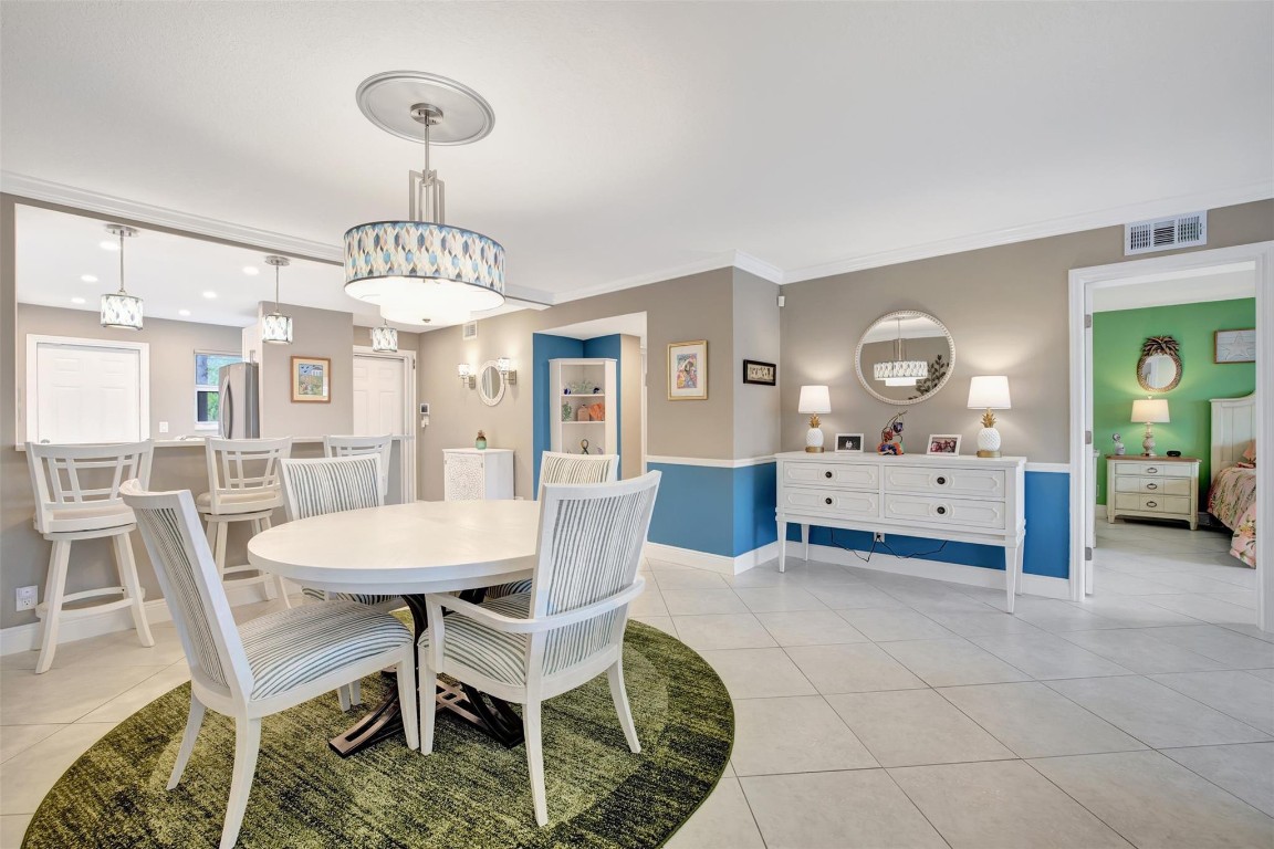 3111 NE 51st St Unit: 103