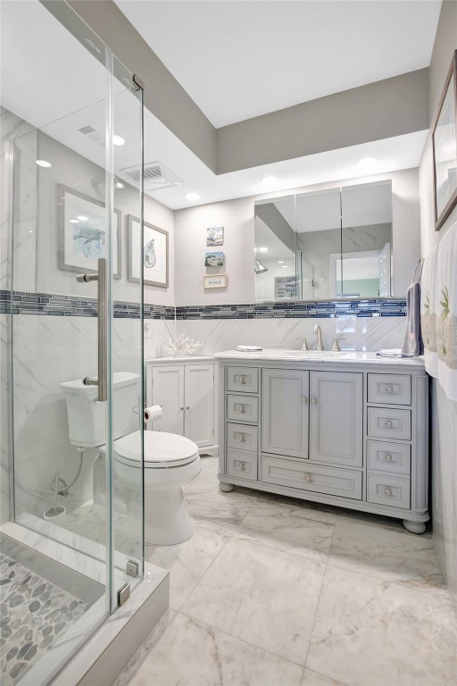 3111 NE 51st St Unit: 103