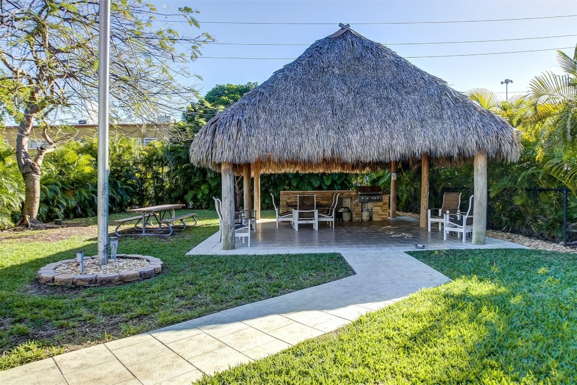 3111 NE 51st St Unit: 103