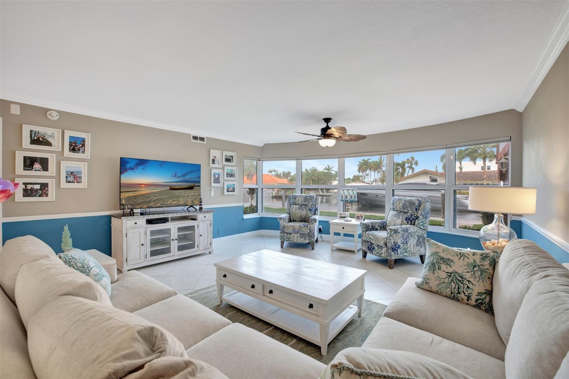 3111 NE 51st St Unit: 103