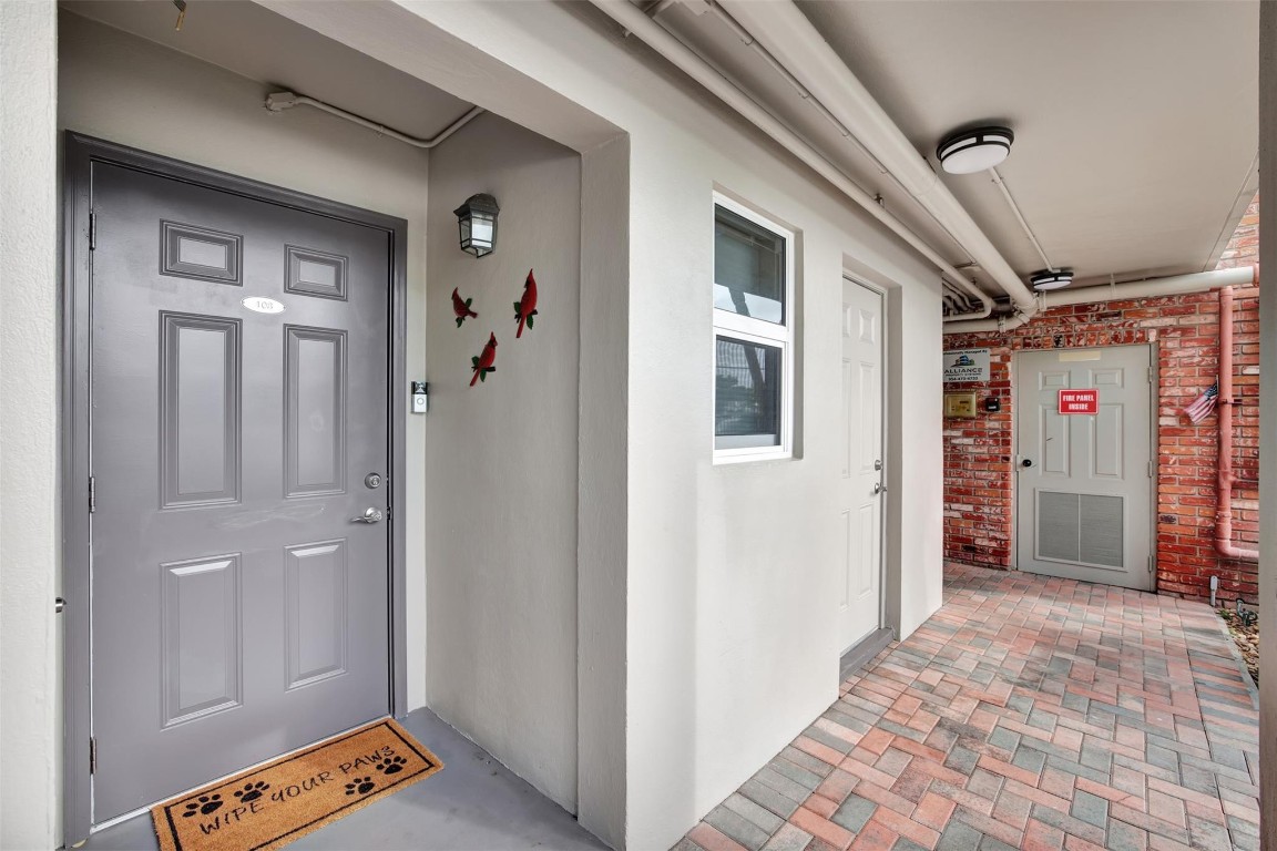 3111 NE 51st St Unit: 103