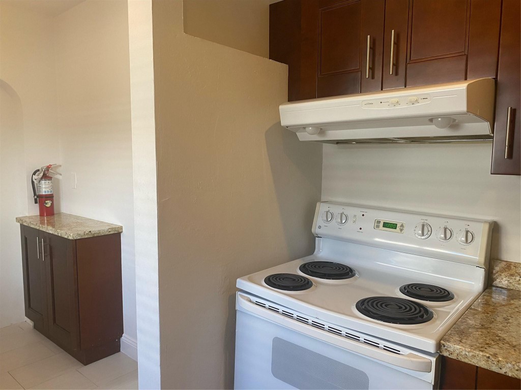 4213 El Mar Dr Unit: 6