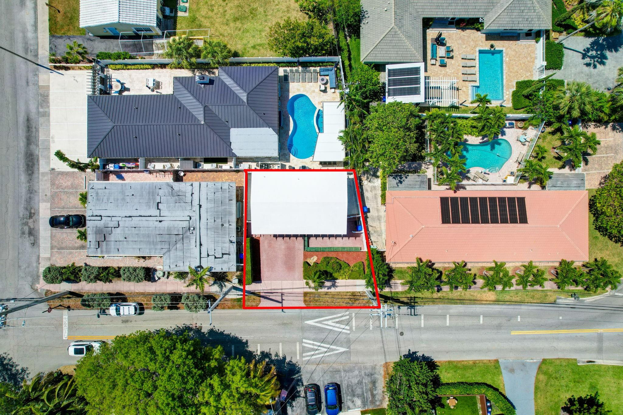 221 Washingtonia Ave