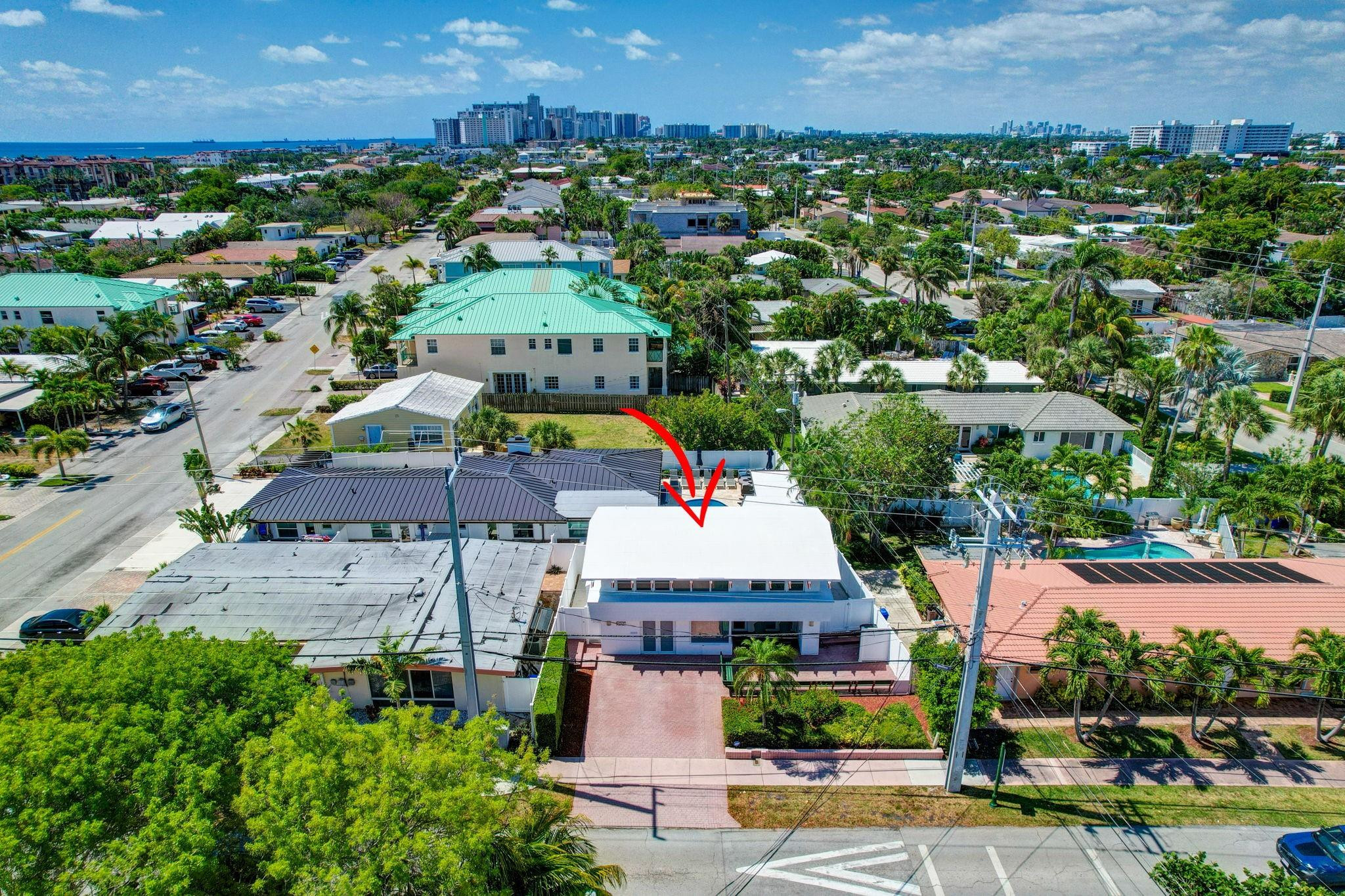 221 Washingtonia Ave