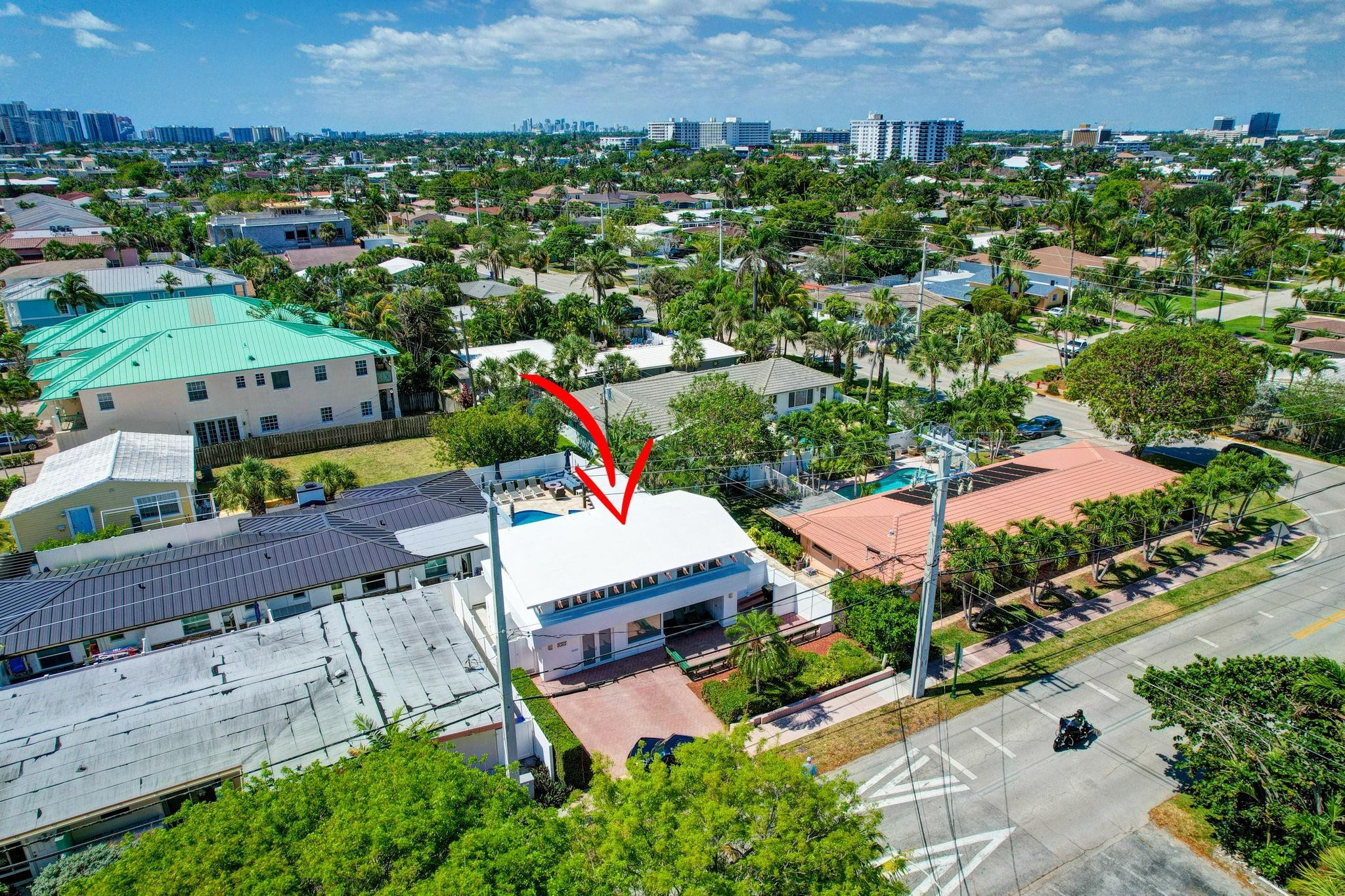 221 Washingtonia Ave