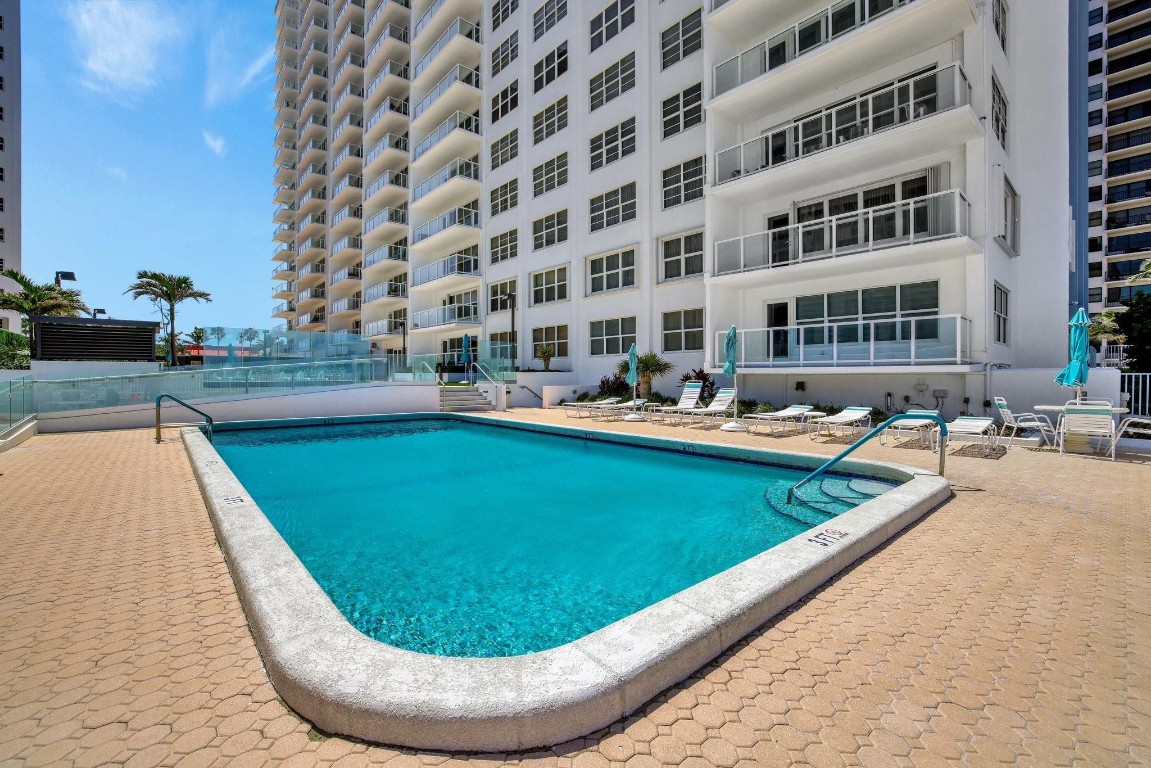 3750 Galt Ocean Dr 211