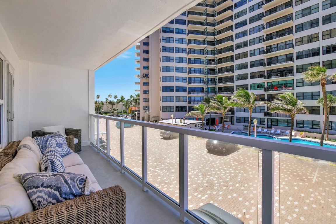 3750 Galt Ocean Dr 211